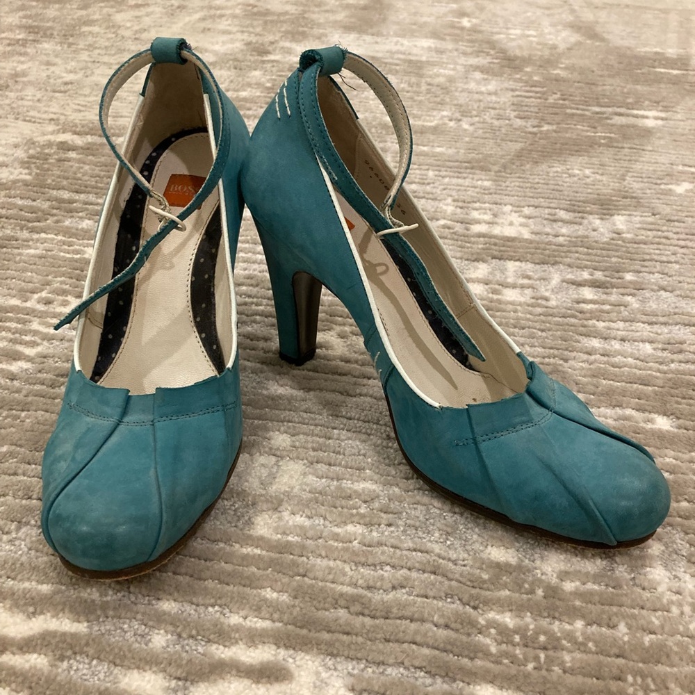 Hugo Boss Sz 36 heels